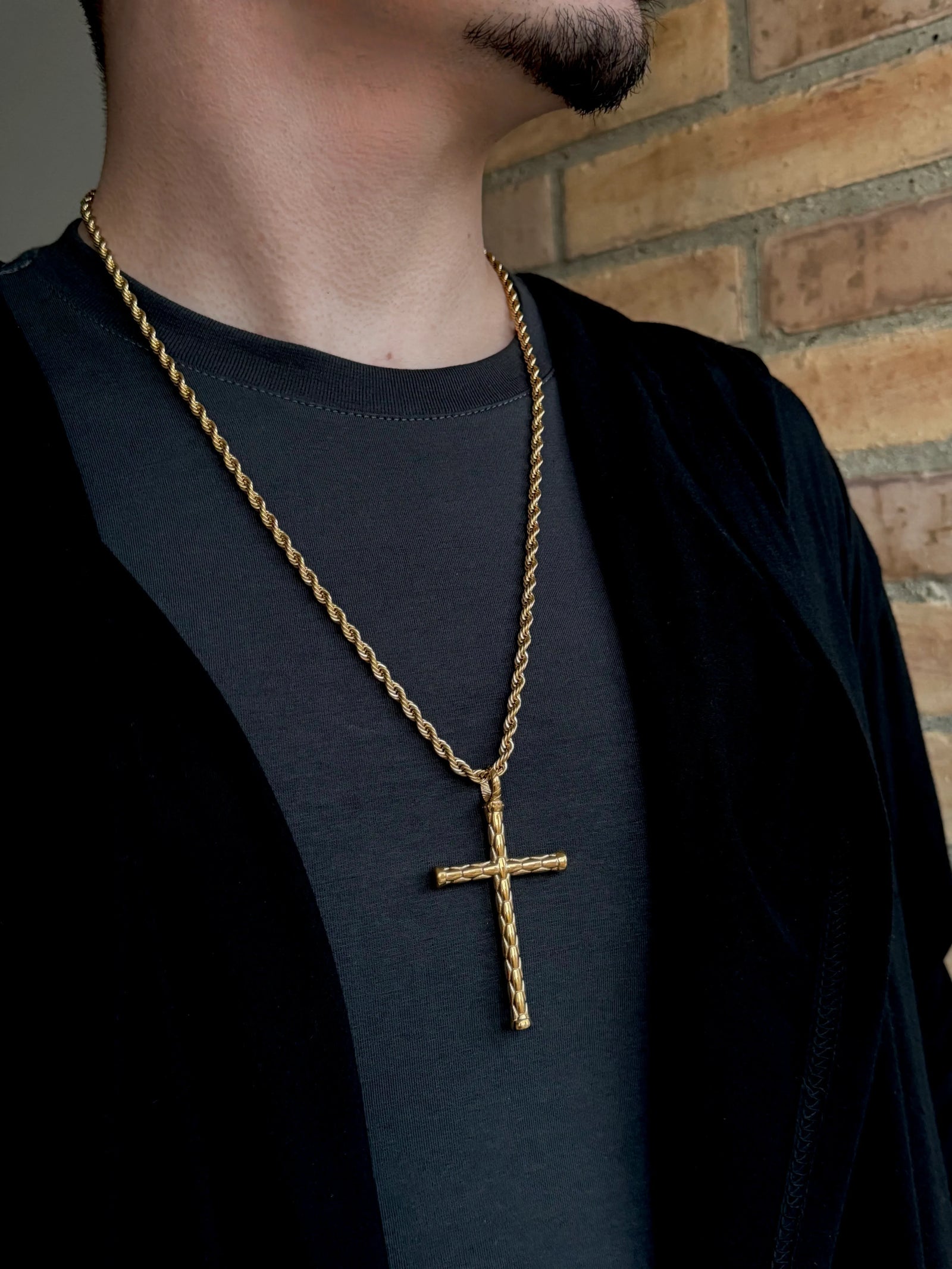 Dije Cruz Grabada - Oryos Joyeria